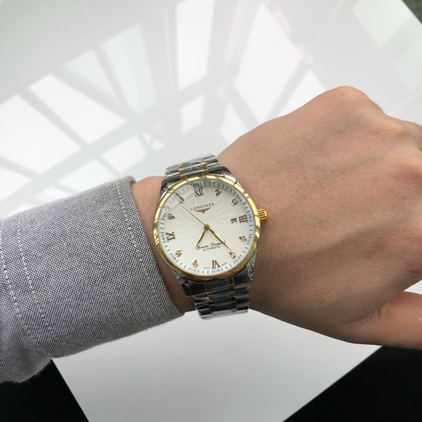 ブランド時計背面デザイン